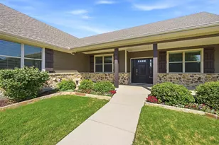 121 Bowie Dr, Gainesville, TX 76240 - Photo 2