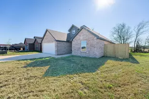 1032 Springview Ln, Mabank, TX 75147 - Photo 2