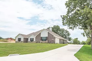 10008 Valley Oak Ct Ln, Springtown, TX 76082 - Photo 2