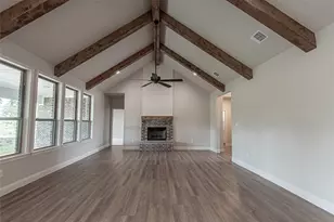 10008 Valley Oak Ct Ln, Springtown, TX 76082 - Photo 4