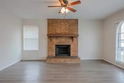 527 Crowley Road, Arlington, TX 76012 - Photo 10