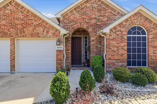 6940 Shoreway Dr, Grand Prairie, TX 75054 - Photo 2