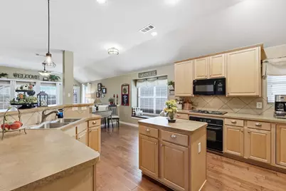 6940 Shoreway Drive, Grand Prairie, TX 75054 - Photo 8