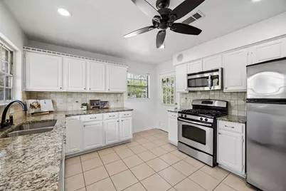 9262 Forest Hills Boulevard, Dallas, TX 75218 - Photo 10