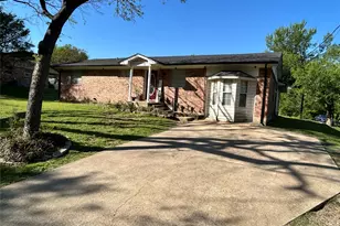 303 N Caesar St, Ennis, TX 75119 - Photo 2