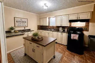 303 N Caesar St, Ennis, TX 75119 - Photo 4