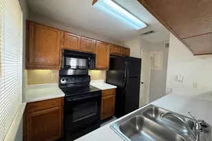 1723 Crest Grove Dr, Arlington, TX 76012 - Photo 6