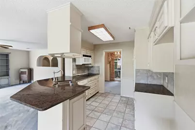 2326 Forest Hills Road, Grapevine, TX 76051 - Photo 12