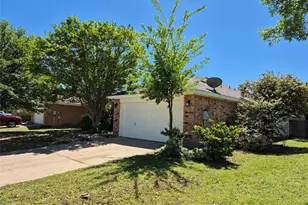 1001 Rock Springs Dr, Burleson, TX 76028 - Photo 4