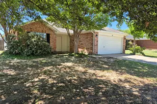 1001 Rock Springs Dr, Burleson, TX 76028 - Photo 2