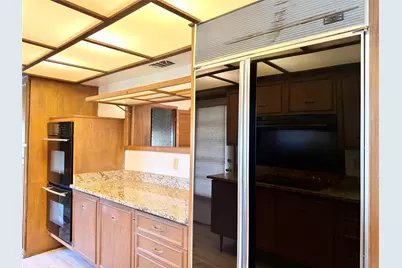 1102 N Edwards Court, Irving, TX 75062 - Photo 12
