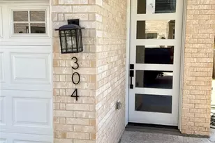 631 N Tyler St, Dallas, TX 75208 - Photo 1