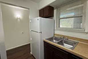 410 Bryan St, Denton, TX 76201 - Photo 2