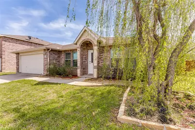 725 Redwing Drive, Saginaw, TX 76131 - Photo 2