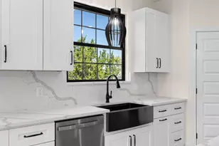 2418 Beverly Dr, Granbury, TX 76048 - Photo 6