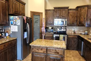 1224 Eagle Lake Dr, Azle, TX 76020 - Photo 4