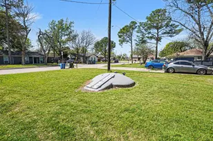 105 E Park St, Little Elm, TX 75068 - Photo 6