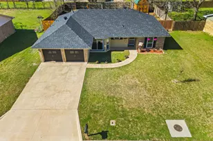 227 Diane Dr, Sanger, TX 76266 - Photo 4