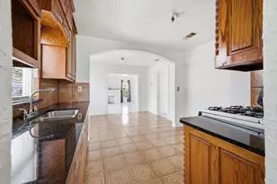 2634 Emmett St, Dallas, TX 75211 - Photo 12