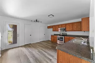 4917 Captains Pl, Garland, TX 75043 - Photo 4