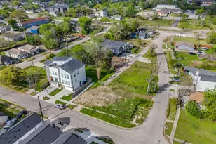 4436 Noble St, Houston, TX 77020 - Photo 2