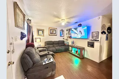 915 N 7th Street, Sanger, TX 76266 - Photo 2