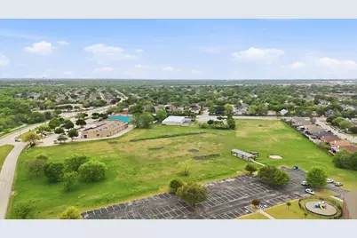 2045 Green Oaks Boulevard SE, Arlington, TX 76017 - Photo 10
