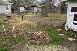 704 E 9th St, Kemp, TX 75143 - Photo 4