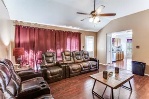 3132 Pheasant Run Ct, Grand Prairie, TX 75052 - Photo 4