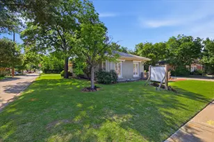 1306 N Locust St, Denton, TX 76201 - Photo 36
