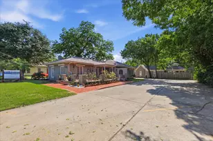 1306 N Locust St, Denton, TX 76201 - Photo 38
