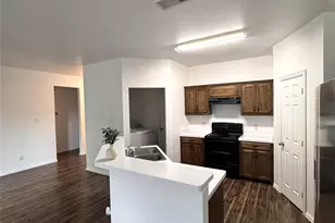 2831 Painted tr, Dallas, TX 75237 - Photo 4