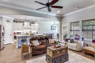 805 Woodhaven Ct, Granbury, TX 76048 - Photo 6