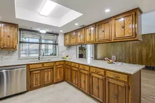 701 Del Mar Ln, Arlington, TX 76012 - Photo 12