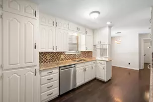 2003 Botts Dr, Arlington, TX 76012 - Photo 8