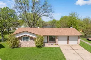 308 Jasmine Ct, Burleson, TX 76028 - Photo 2