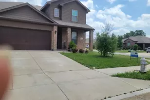 729 Buzzard Lake Trl, Fort Worth, TX 76120 - Photo 4
