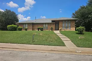 1340 Grand Teton Dr, DeSoto, TX 75115 - Photo 2
