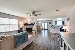 223 Gayleh Ln, Waxahachie, TX 75165 - Photo 2