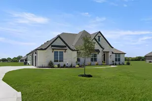 221 Cotopaxi Dr, Pecan Hill, TX 75154 - Photo 2
