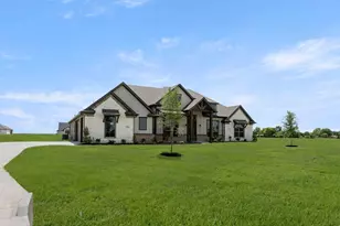 230 Cordillera Ln, Pecan Hill, TX 75154 - Photo 2