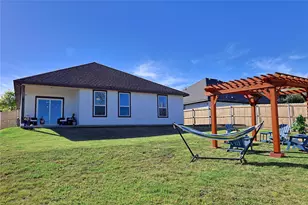 2415 Beverly Dr, Granbury, TX 76048 - Photo 4