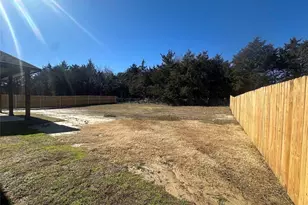 347 Rosemound St, Commerce, TX 75428 - Photo 10