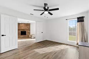 3242 Spring Meadow Ln, Grand Prairie, TX 75052 - Photo 12