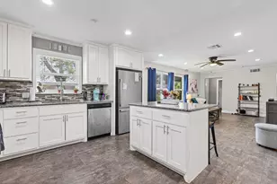 942 Longfellow St, Waco, TX 76710 - Photo 6