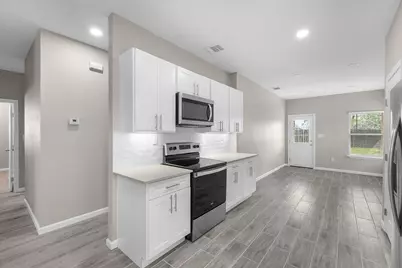 804 N Chandler Drive, Fort Worth, TX 76111 - Photo 10