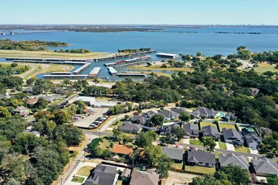 216 Wilson Street, Lake Dallas, TX 75065 - Photo 2