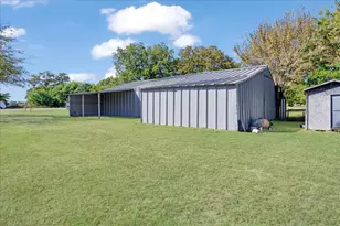 402 W Sam Rayburn Rd, Ector, TX 75439 - Photo 32