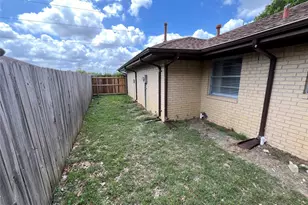 2050 Wellington Dr, Grand Prairie, TX 75051 - Photo 32