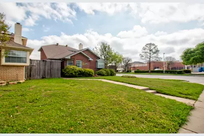 201 Teakwood Lane, Lewisville, TX 75067 - Photo 2